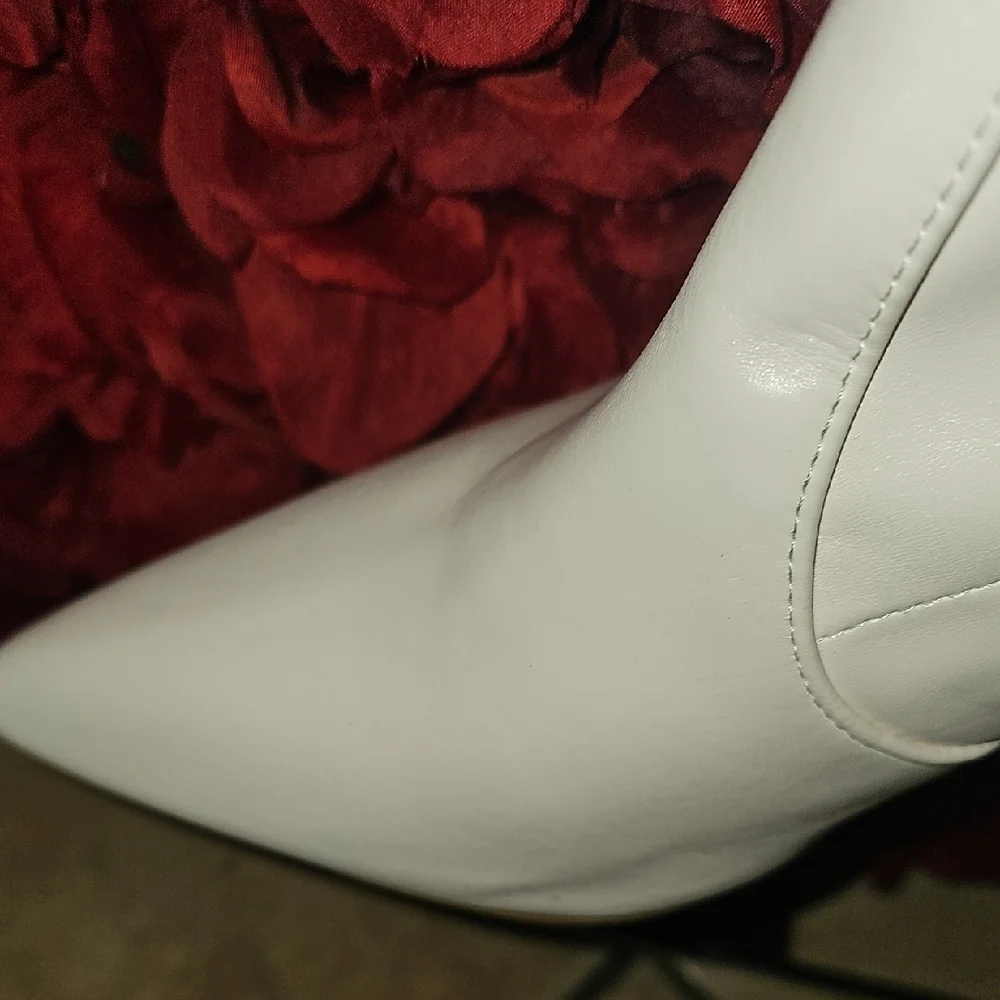 Women's NWOT Chic Over the Knee Off White Faux Leather Boots Size 41 (9)